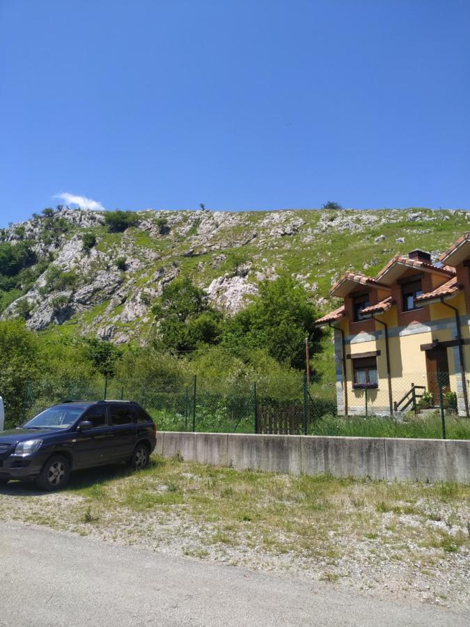 Casa en Valles Pasiegos La Toba  Bagian luar foto